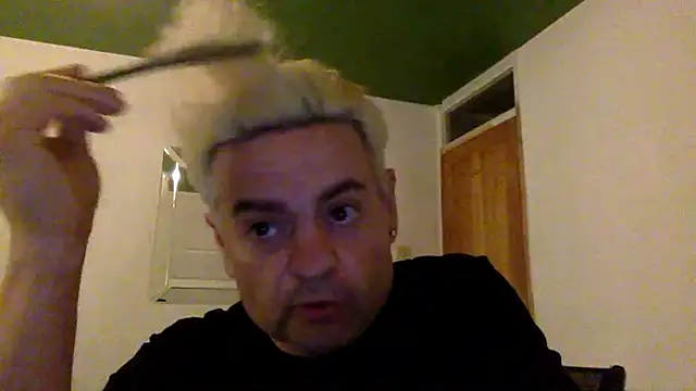 Snapshot of HugodelSol chatting on 06-18-26, 12:20 HugodelSol online show from 06-18-26, 12:20