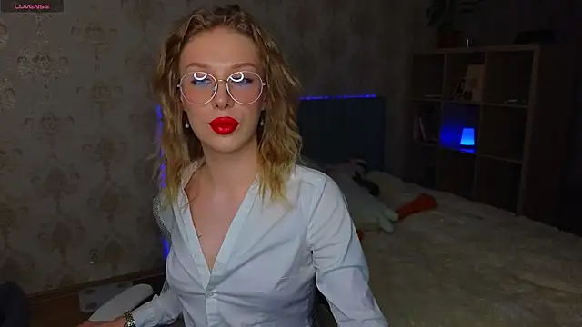 Snapshot of Lucia_wow chatting on 06-13-26, 11:13 Lucia wow online show from 06-13-26, 11:13