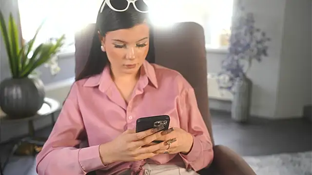 Snapshot of JeanetteLichty chatting on 06-15-26, 12:05 JeanetteLichty online show from 06-15-26, 12:05