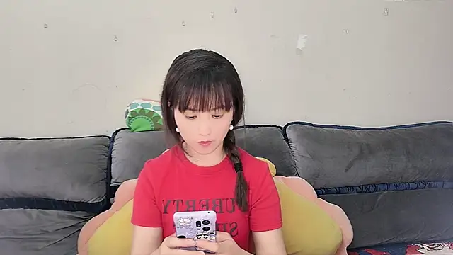 Snapshot of Yesqiko chatting on 06-15-26, 07:41 Yesqiko online show from 06-15-26, 07:41