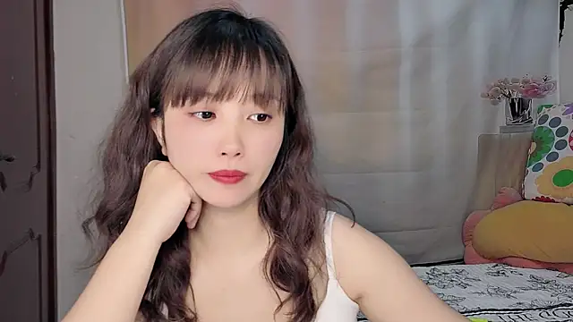 Snapshot of Yesqiko chatting on 06-18-26, 05:39 Yesqiko online show from 06-18-26, 05:39