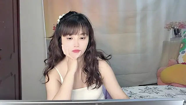 Snapshot of Yesqiko chatting on 06-17-26, 05:34 Yesqiko online show from 06-17-26, 05:34