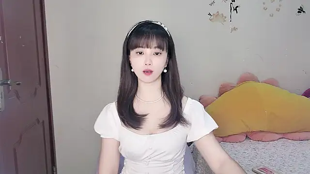 Snapshot of Yesqiko chatting on 06-16-26, 02:22 Yesqiko online show from 06-16-26, 02:22