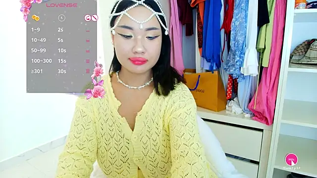 Snapshot of AsianLumi chatting on 08-01-26, 03:43 AsianLumi online show from 08-01-26, 03:43