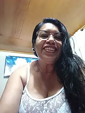 Snapshot of Emilif_ chatting on 06-20-26, 10:37 Emilif online show from 06-20-26, 10:37