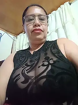 Snapshot of Emilif_ chatting on 06-25-26, 11:10 Emilif online show from 06-25-26, 11:10