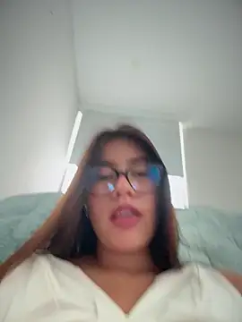 Saracalderon online show from 06-26-26, 11:49
