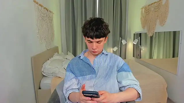 Snapshot of Ethan_Crowe chatting on 07-31-26, 10:58 Ethan Crowe online show from 07-31-26, 10:58