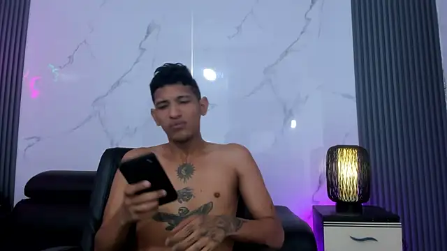 Snapshot of Kleyn_black chatting on 06-18-26, 10:20 Kleyn black online show from 06-18-26, 10:20