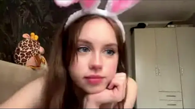 Snapshot of Mollybeans chatting on 06-22-26, 04:59 Mollybeans online show from 06-22-26, 04:59
