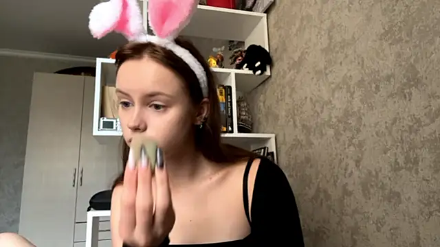 Snapshot of Mollybeans chatting on 07-13-26, 02:27 Mollybeans online show from 07-13-26, 02:27