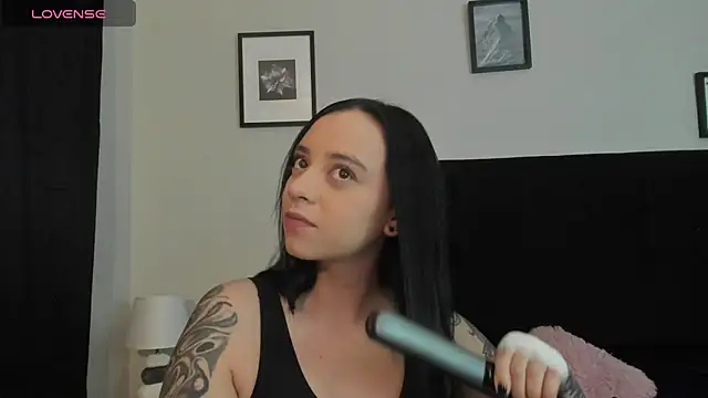 Snapshot of Sara_B chatting on 06-22-26, 05:54 Sara B online show from 06-22-26, 05:54
