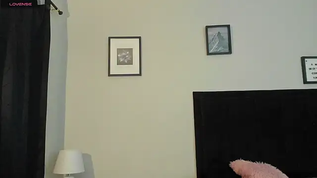 Snapshot of Sara_B chatting on 07-26-26, 06:04 Sara B online show from 07-26-26, 06:04