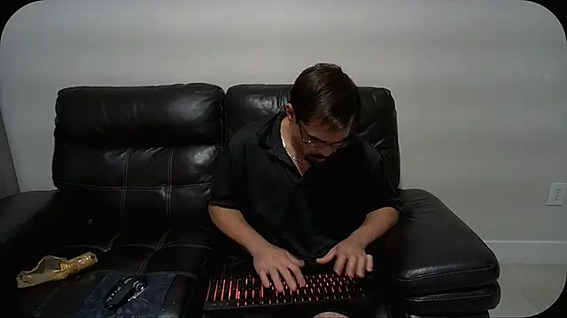 Snapshot of tiko823 chatting on 08-03-26, 04:31 tiko823 online show from 08-03-26, 04:31