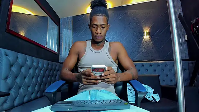 Snapshot of yulian23_ chatting on 07-19-26, 03:48 yulian23 online show from 07-19-26, 03:48