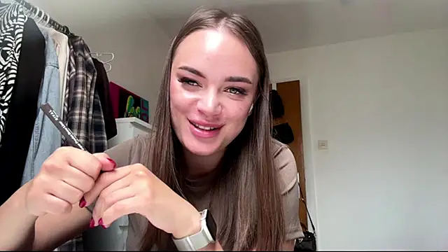 Snapshot of beautifulMira chatting on 06-14-26, 11:11 beautifulMira online show from 06-14-26, 11:11