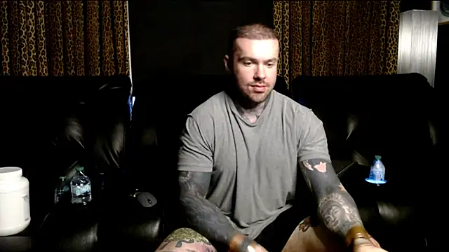 Snapshot of nathaniel_13 chatting on 06-21-26, 01:00 nathaniel 13 online show from 06-21-26, 01:00