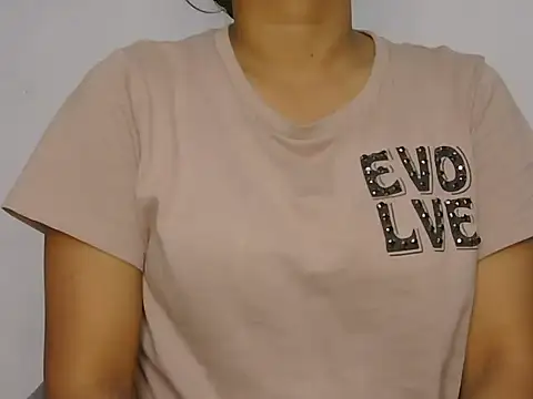 Snapshot of cute_kajal90 chatting on 06-15-26, 01:00 cute kajal90 online show from 06-15-26, 01:00