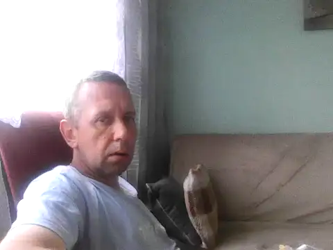 Snapshot of RafalekRozmarynowski81 chatting on 06-30-26, 05:29 RafalekRozmarynowski81 online show from 06-30-26, 05:29