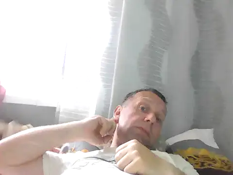 Snapshot of RafalekRozmarynowski81 chatting on 06-15-26, 03:23 RafalekRozmarynowski81 online show from 06-15-26, 03:23