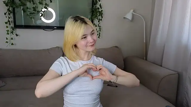 Snapshot of Emily_Miu chatting on 06-16-26, 02:55 Emily Miu online show from 06-16-26, 02:55