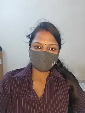 Snapshot of YALINITWO7_TAMIL chatting on 06-17-26, 10:14 YALINITWO7 TAMIL online show from 06-17-26, 10:14