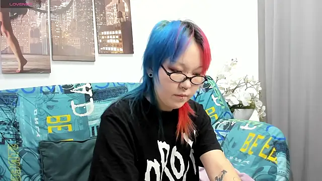 Snapshot of Cute__Kiko chatting on 07-22-26, 01:07 Cute Kiko online show from 07-22-26, 01:07