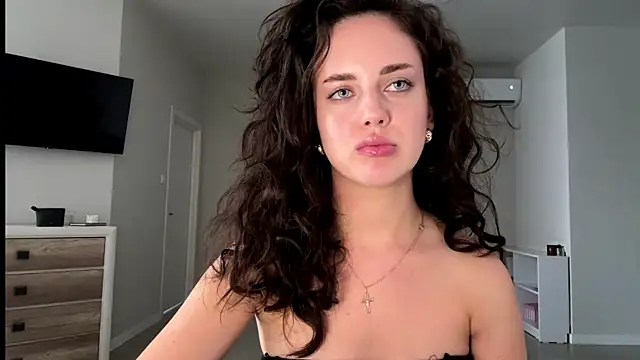 Snapshot of A_Milly chatting on 07-18-26, 01:20 A Milly online show from 07-18-26, 01:20