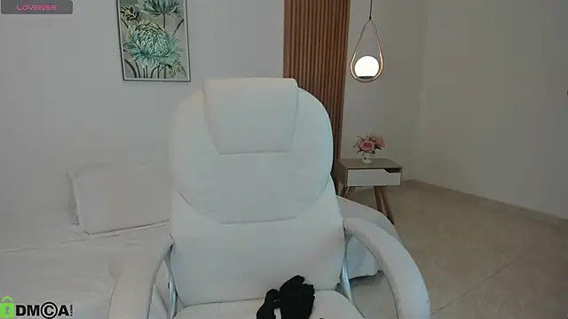 Snapshot of Megan_pearl chatting on 06-16-26, 02:39 Megan pearl online show from 06-16-26, 02:39