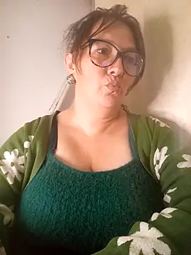 Snapshot of _Saraqueen-- chatting on 07-23-26, 01:58 Saraqueen-- online show from 07-23-26, 01:58
