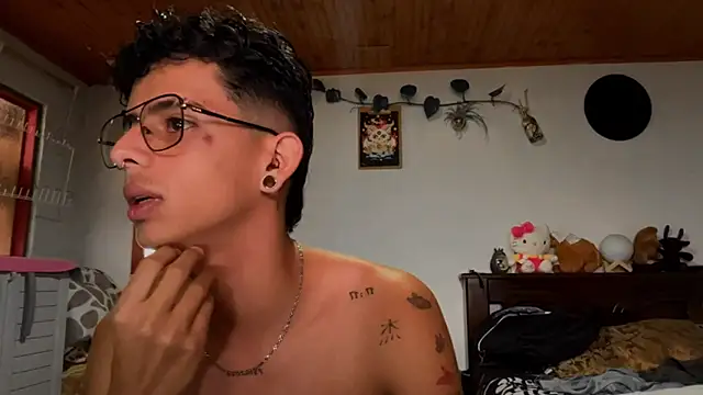 Snapshot of ibrat_andy1 chatting on 06-18-26, 04:34 ibrat andy1 online show from 06-18-26, 04:34