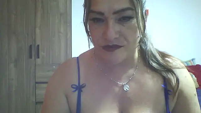 Snapshot of Ariana2402 chatting on 07-31-26, 03:39 Ariana2402 online show from 07-31-26, 03:39