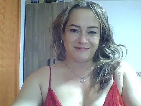 Snapshot of Ariana2402 chatting on 06-22-26, 03:25 Ariana2402 online show from 06-22-26, 03:25