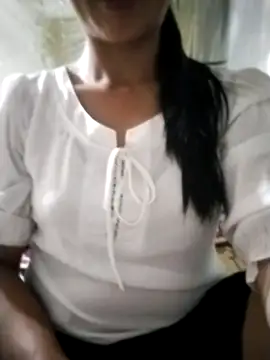 Snapshot of Helen-nn chatting on 06-28-26, 01:28 Helen-nn online show from 06-28-26, 01:28
