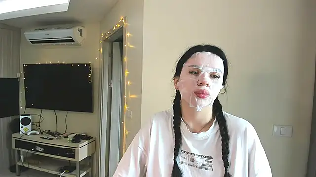 Evelyne xxo online show from 07-05-26, 02:38