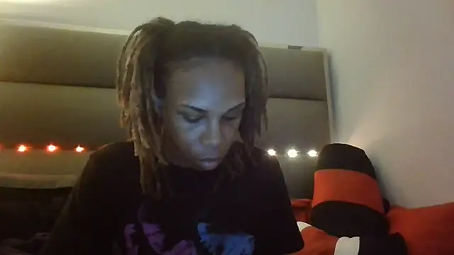 Snapshot of Opal_Rainbow chatting on 11-18-25, 12:04 Opal Rainbow online show from 11-18-25, 12:04