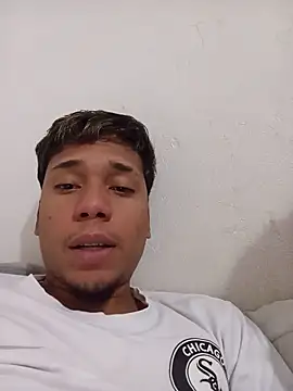 Snapshot of canario_011 chatting on 06-15-26, 06:57 canario 011 online show from 06-15-26, 06:57