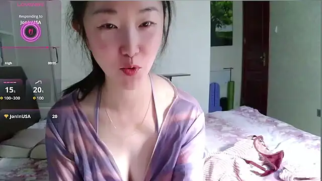 Snapshot of Daisy-B3 chatting on 07-16-26, 01:35 Daisy-B3 online show from 07-16-26, 01:35
