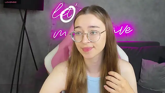 Snapshot of Lucy_Green chatting on 06-28-26, 01:01 Lucy Green online show from 06-28-26, 01:01