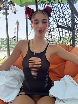 Snapshot of VixenRosse chatting on 07-17-26, 09:06 VixenRosse online show from 07-17-26, 09:06