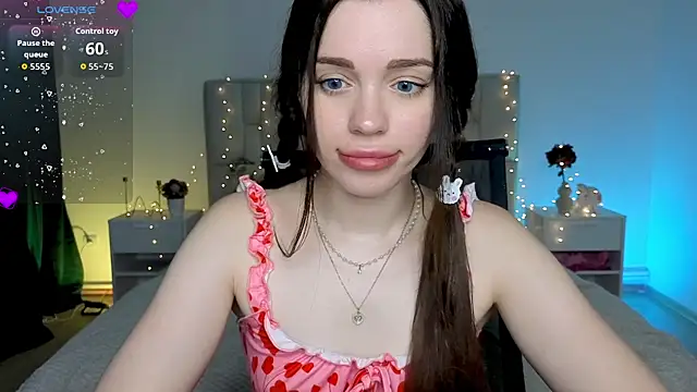 Snapshot of Little_cuti1e chatting on 06-24-26, 10:14 Little cuti1e online show from 06-24-26, 10:14