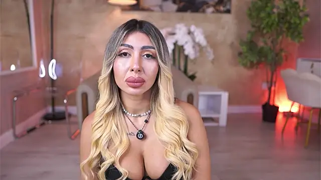 Snapshot of LucyyRosse chatting on 07-04-26, 10:21 LucyyRosse online show from 07-04-26, 10:21