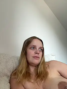 Snapshot of Kell1016- chatting on 07-09-26, 01:21 Kell1016- online show from 07-09-26, 01:21