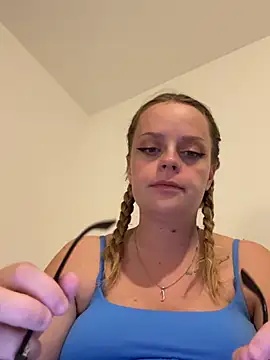 Snapshot of Kell1016- chatting on 07-16-26, 09:45 Kell1016- online show from 07-16-26, 09:45