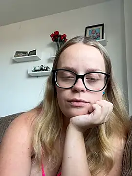 Snapshot of Kell1016- chatting on 07-20-26, 03:25 Kell1016- online show from 07-20-26, 03:25