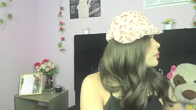 Snapshot of Makii_XOXO chatting on 07-10-26, 08:09 Makii XOXO online show from 07-10-26, 08:09