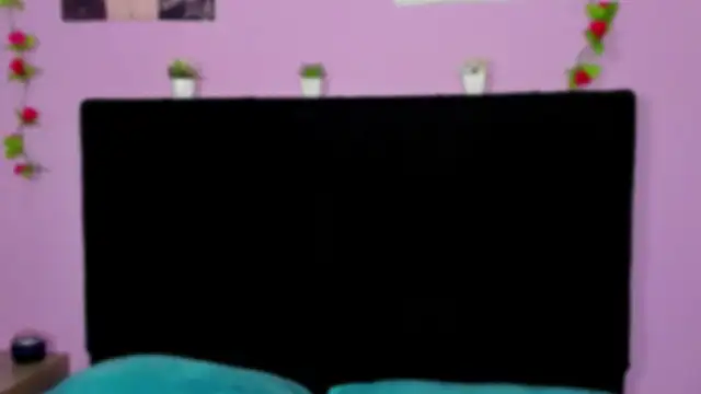 Snapshot of Makii_XOXO chatting on 06-27-26, 11:44 Makii XOXO online show from 06-27-26, 11:44