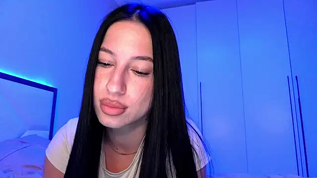 Snapshot of delly_llove chatting on 06-17-26, 07:57 delly llove online show from 06-17-26, 07:57