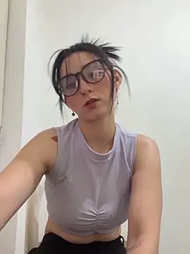Snapshot of Vanellope_von chatting on 06-16-26, 04:29 Vanellope von online show from 06-16-26, 04:29