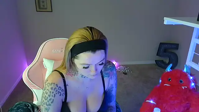 Snapshot of karmathevixen chatting on 07-11-26, 02:17 karmathevixen online show from 07-11-26, 02:17